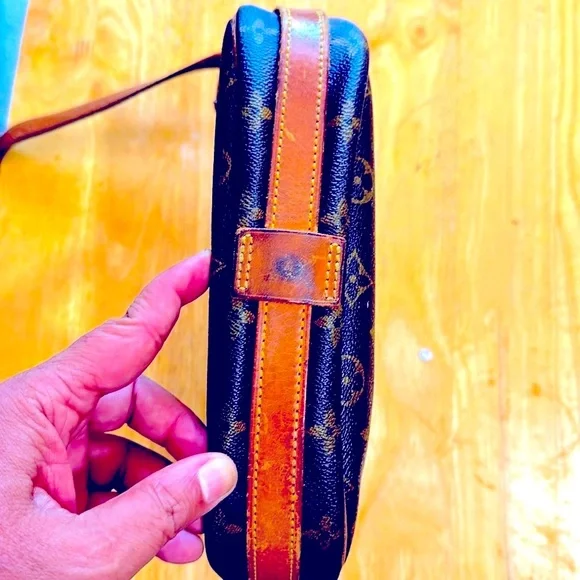 LV MONO CROSSBODY IN GOOD CONDITION used but lovely bag - Picture 10 of 13